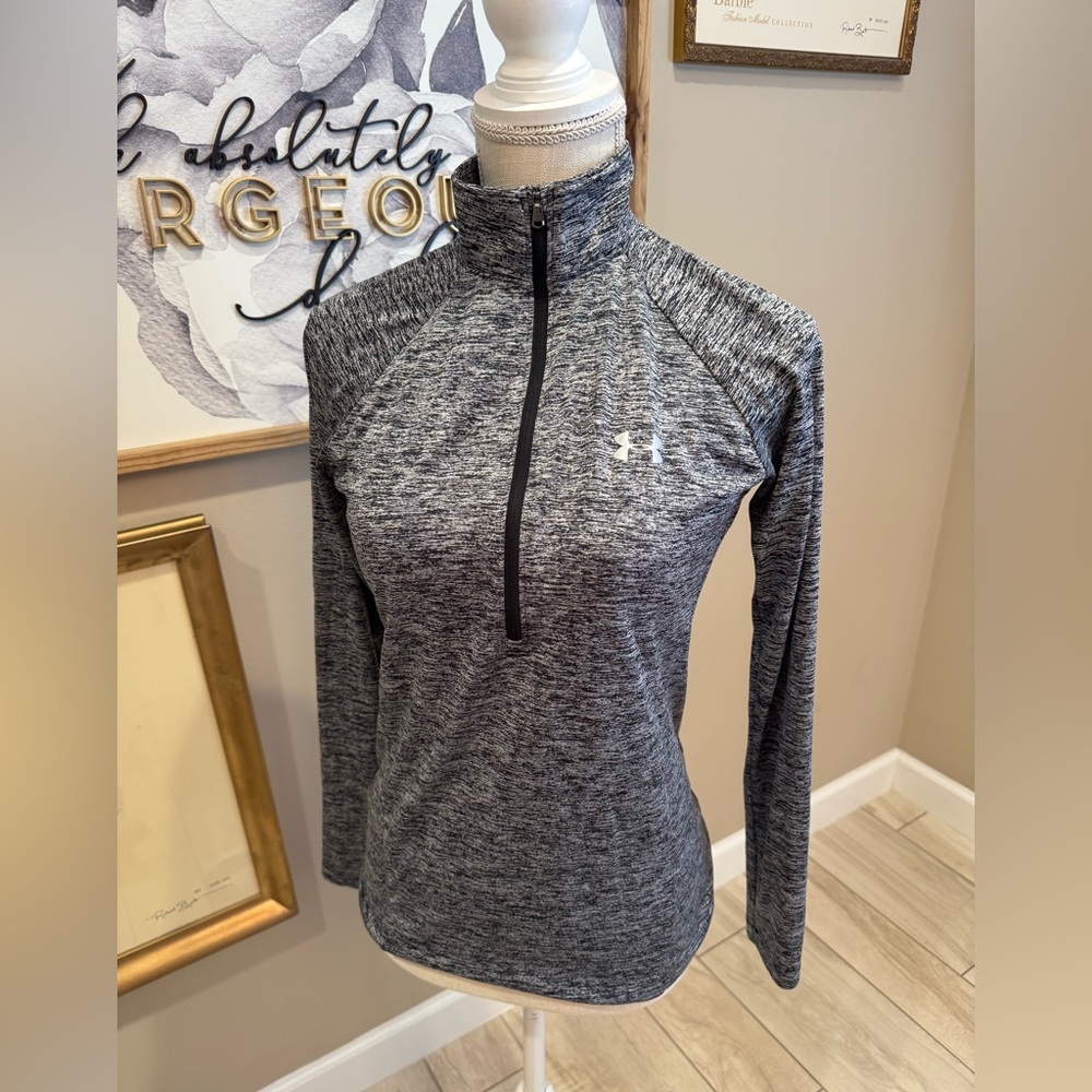 Like New! UNDER ARMOUR Gray Heat Gear Half Zip